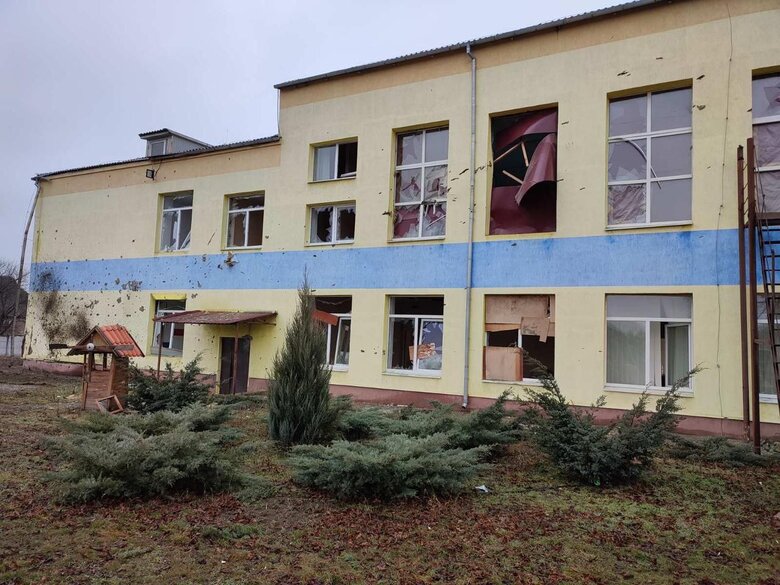 Росіяни обстріляли школу та навчально-виховний комплекс на Донеччині, - ОВА 01