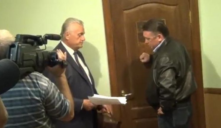 Мельниченко "взял в заложники" председателя и секретаря Васильковского избиркома, - СМИ. ВИДЕО (обновлено)