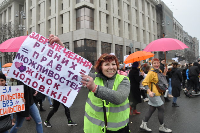 Марш за права женщин прошел в центре Киева 15
