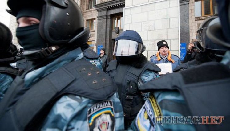 На Майдане задержали главу КУПРа. Калашников под охраной милиции проводит митинг (обновлено)