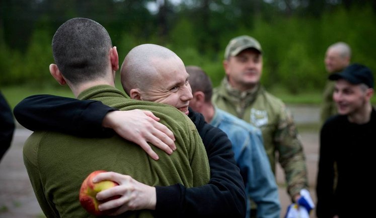 Україна та РФ провели перший етап обміну полоненими 1000 на 1000: Визволено 205 захисників. ВІДЕО+ФОТОрепортаж