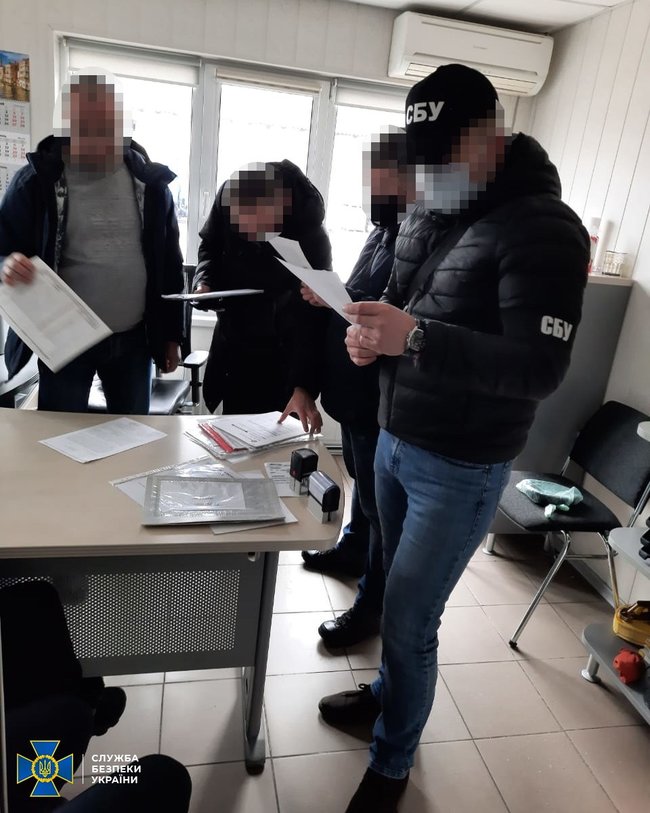 СБУ обнаружила нелегальную схему торговли спиртом под видом антисептика 01