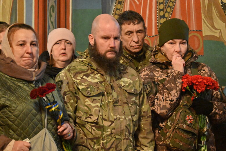С погибшим защитником Украины, ультрас Динамо и политзаключенным времен Януковича Сергеем Павличенко простились в Киеве 02