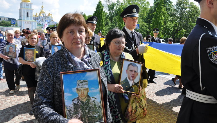 Матери погибших защитников Украины прошли шествием по центру Киева. ВИДЕО+ФОТОрепортаж