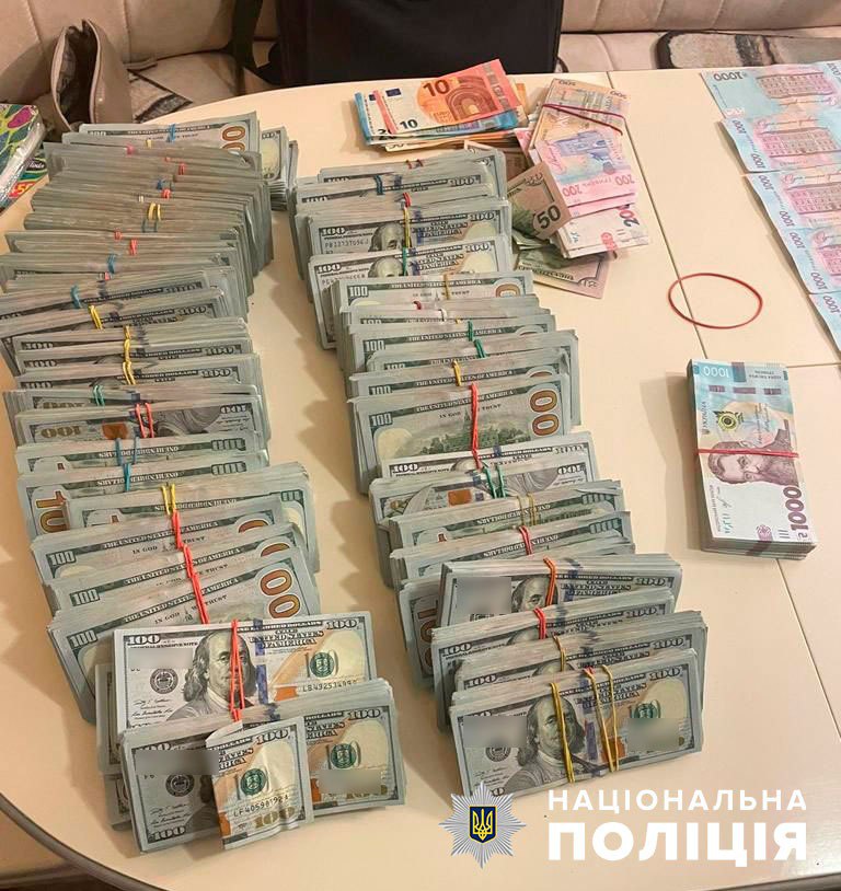 Ворожка на Тернопільщині хотіла від директора медцентру $300 тис. за те, щоб закрили провадження 01 Ворожка на Тернопільщині хотіла від директора медцентру $300 тис. за те, щоб закрили провадження 01