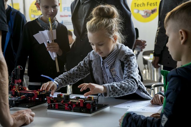 Роборок, беспилотники и космос. Что показывали на TechFest-2019 11
