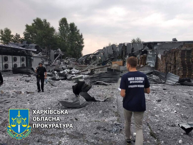Последствия обстрела Чугуевского района Харьковщины: Под огонь российских оккупантов попали завод и гаражный кооператив 01