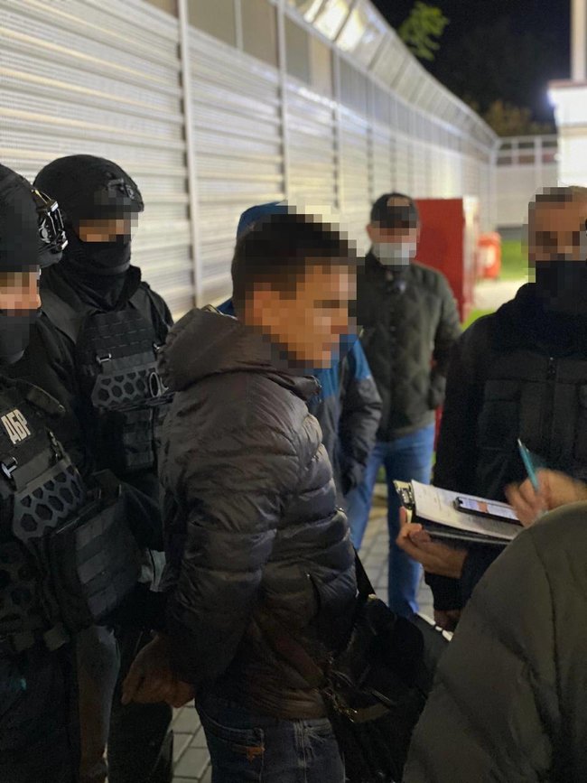 Сотрудник СБУ задержан на взятке в $5 тыс. за розыск украденного автомобиля в Харькове, - Офис Генпрокурора 01