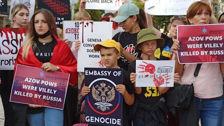 Акция Оленовка - новый Освенцим, организованная родственниками пленных защитников Азовстали, прошла в центре Киева 14