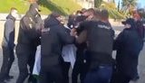 Поліція напала на учасників протесту на Майдані і вкрала банер "Коломойського під санкції!". ВIДЕО