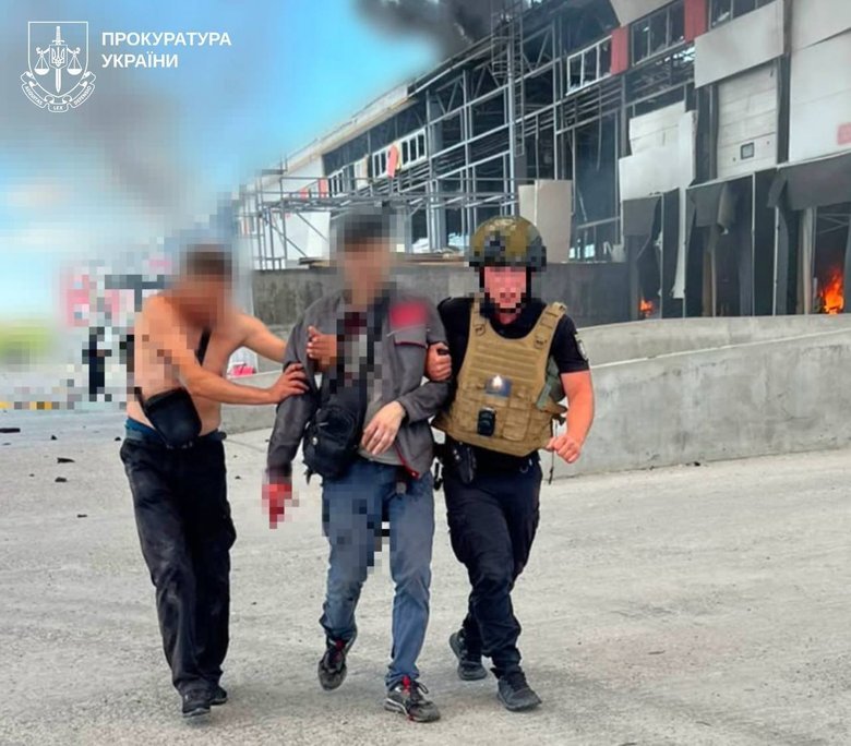 РФ вдарила по поштовому терміналу на Харківщині: 4 загиблих, 20 поранених