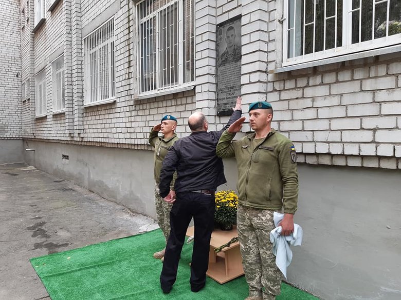 Меморіальні дошки двом полеглим воїнам 36-ї ОБрМП відкрили в Миколаєві 14