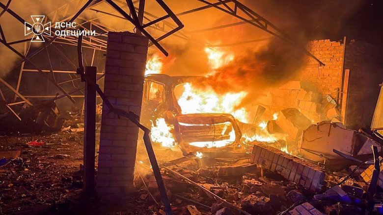 Ночная атака РФ на Одесскую область: пожары и разрушения в Одесском и Измаильском районах