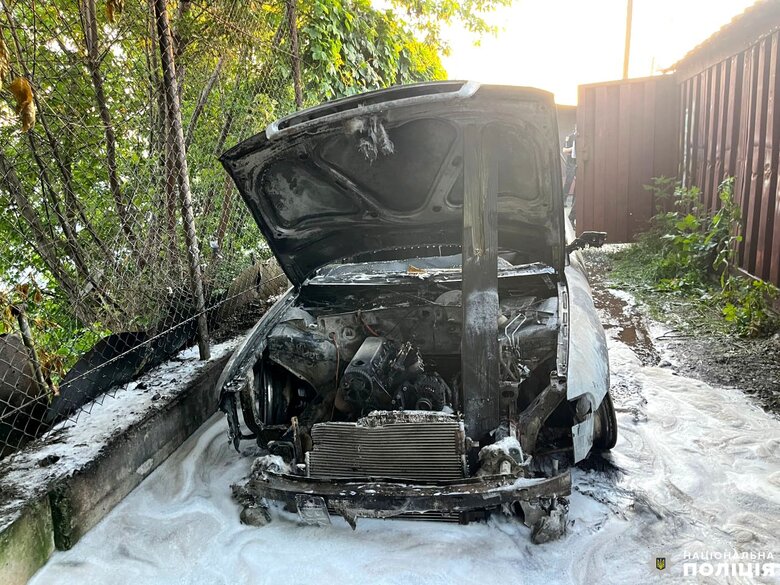 У Рівному спалили цивільне авто, яке видали за машину військових