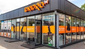 Росія пошкодила розподільчий центр мережі магазинів Dnipro-M у Києві