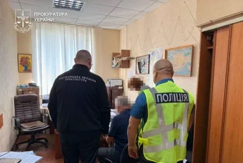 На Хмельниччині селищного голову і спільників підозрюють у розкраданні
