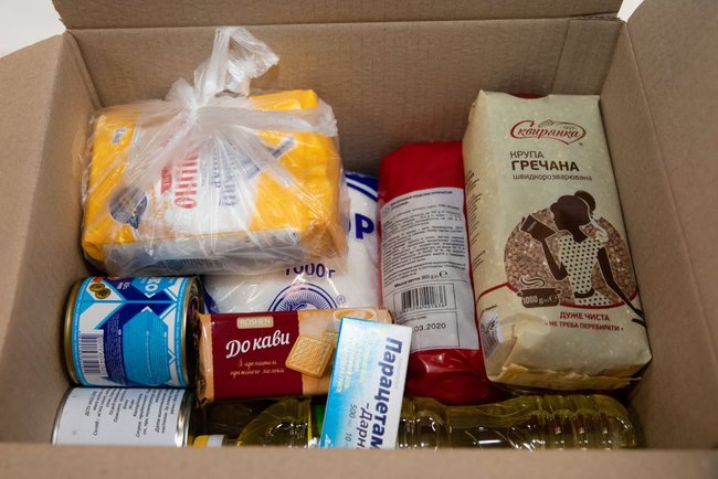 3 тисячі продуктових наборів від Фонду Порошенка відправлено пенсіонерам і людям з інвалідністю по всій Україні 03
