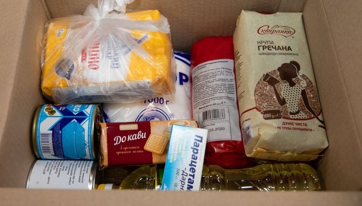 3 тисячі продуктових наборів від Фонду Порошенка відправлено пенсіонерам і людям з інвалідністю по всій Україні. ФОТОрепортаж