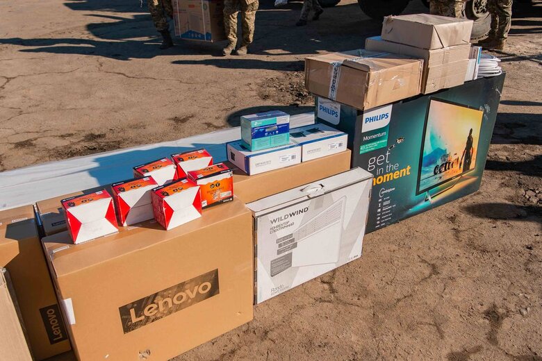 Бригада ППО на Півдні отримала вантажівки DAF і обладнання для мобільного командного пункту 04