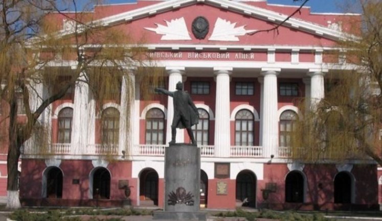 З ініціативи Героя України Гордійчука пам'ятник Суворову перед Київським військовим ліцеєм ім. Богуна буде демонтовано, - Кириленко. ФОТО