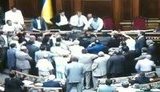 Депутаты без обсуждения проголосовали за языковой закон. В зале драка. + ВИДЕО.