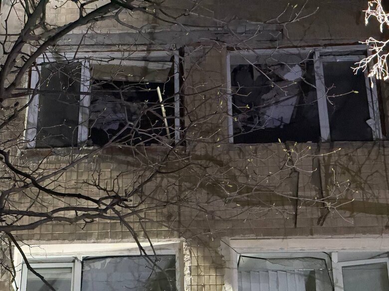 Розбиті вікна будівлі в Одесі