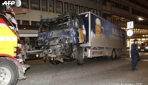 У мережі з'явилося відео теракту в Стокгольмі, зняте камерою спостереження. ВІДЕО