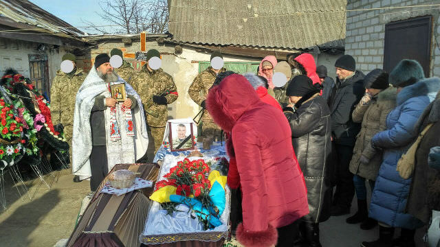 Погибшего на Донбассе воина Виктора Сухина провели в последний путь на Кировоградщине 02