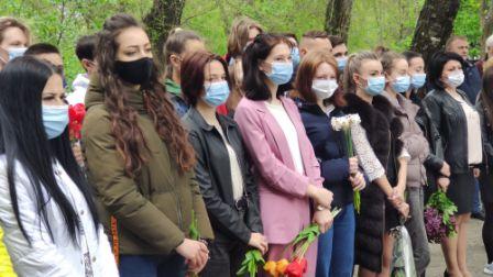 У Синельниковому на Дніпропетровщині відкрили меморіальні дошки пятьом загиблим у зоні АТО воїнам: вони були серед перших мобілізованих на захист України 06