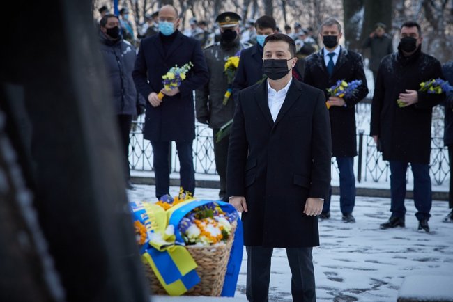 Ukraine leaders honor Kruty Heroes 01