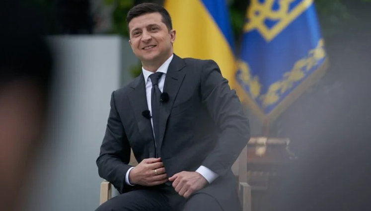 Зеленский объявил первый вопрос общенационального опроса. ВИДЕО