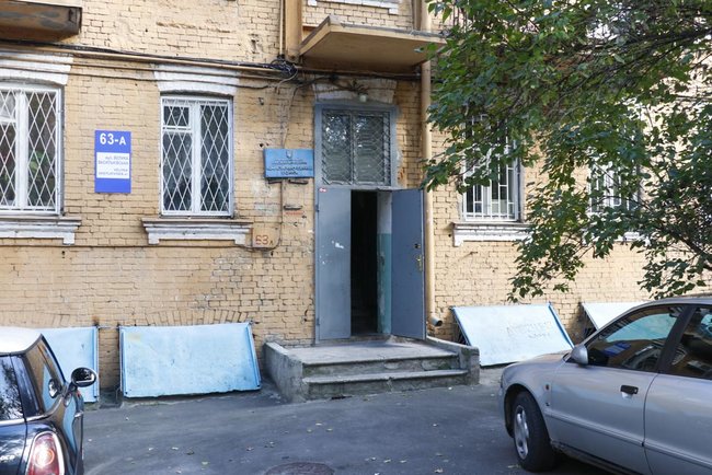Чоловіка знайдено повішеним в адміністративній будівлі столичного метрополітену 02