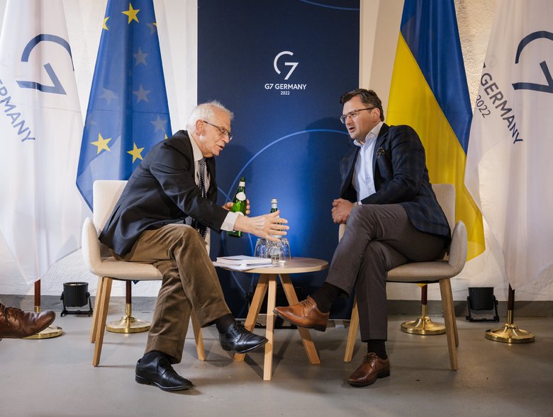 Кулеба поблагодарил Борреля за дополнительные €500 млн для защиты Украины 01