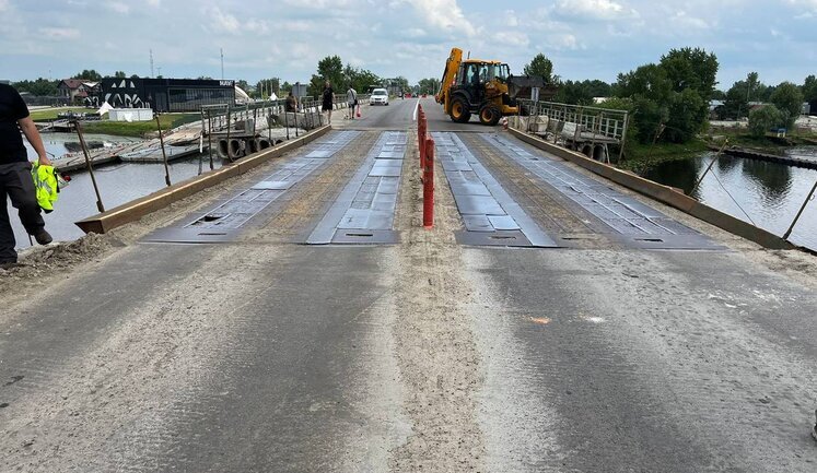 Перекрили рух аварійним мостом у Вишгородському районі Київщини. Замість нього працюватиме понтонна переправа. ФОТО