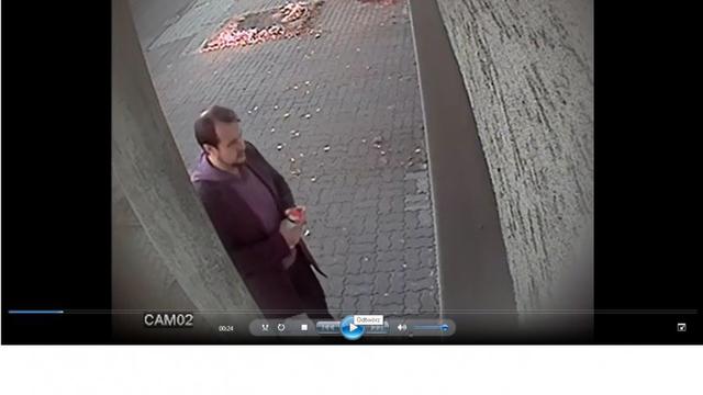 Польская полиция опубликовала фото злоумышленника, разрисовавшего консульство Украины в Жешуве 02