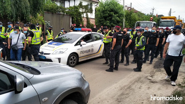 Жители Русановских садов не пустили технику на строительство Подольско-Воскресенского моста в Киеве 03