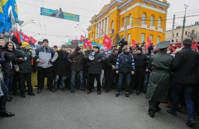 Если бы парламент не принял решение 22 февраля, Янукович мог бы удержаться в Харькове, возглавив пророссийские силы при полной поддержке Москвы, - Александр Турчинов 02