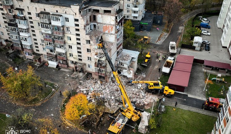 Взрыв газа в Хмельницком: двое погибших, 5 пострадавших, разрушено 9 квартир, еще 15 повреждено. ВИДЕО+ФОТОрепортаж