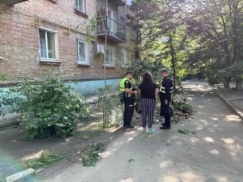 Наслідки масованої атаки дронами на Київ: загинув чоловік, двоє поранених 03