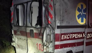 Оккупанты нанесли удар дроном по машине скорой помощи на Сумщине: ранены двое медиков. ФОТО