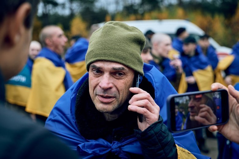 Ukraine brings home 270 defenders in prisoner exchange with Russia