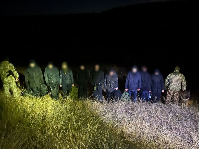Затримано групу із 9 чоловіків на кордоні з Молдовою