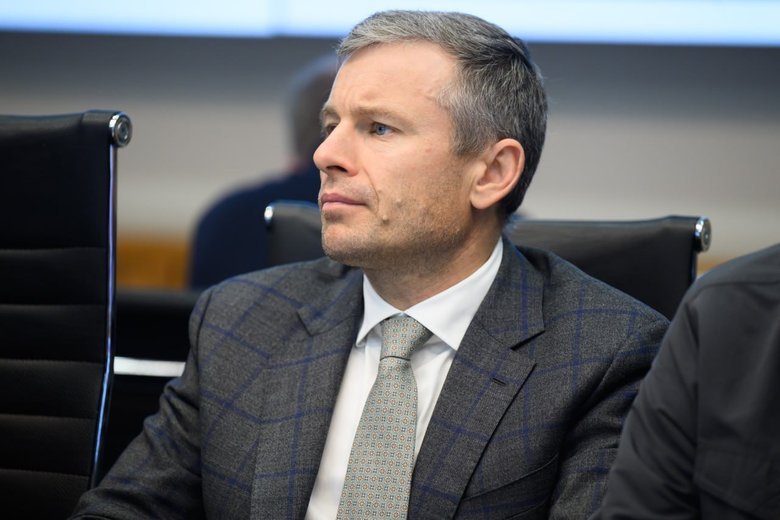 Зеленський зібрав Ставку: обговорювали захист залізниці, АЗС та логістики