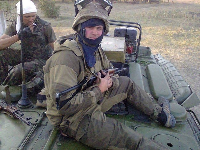 Микола Казюк: Я знепритомнів від вибуху, а отямившись, побачив величезний нерозірваний снаряд, що стирчав за кілька метрів у землі 04