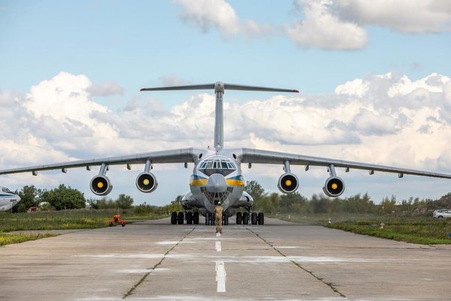 Airborne assault troops reservists ready to defend Ukraine at any time upon refresher training completion, - Poroshenko 09