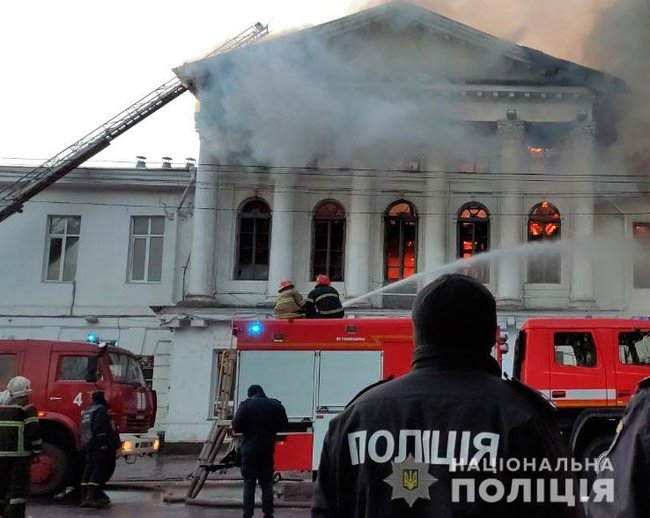 Пожар в историческом здании в центре Полтавы: один человек погиб, полиция открыла уголовное производство 01