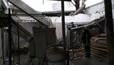 Унаслідок обвалу плит перекриття будівлі гаражів у Києві постраждали дві жінки, одна з них померла в кареті швидкої допомоги, - ДСНС. ФОТО