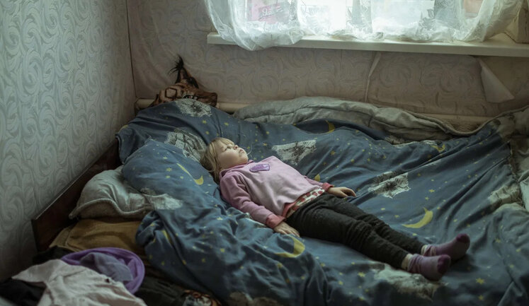 World Press Photo equates suffering of girl from Kupiansk with that of wounded militia fighter near Bakhmut. PHOTO