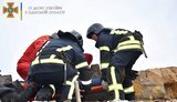 Під час демонтажу будівлі колишнього гуртожитку в Одесі впала стіна: один працівник загинув, ще двоє постраждали, - ДСНС. ФОТО