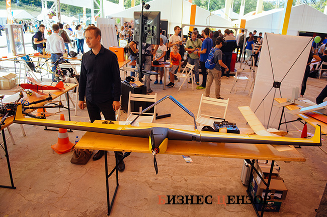 Авиадвигатели, беспилотники, боевые машины и трехтонный спиннер. Фоторепортаж с крупнейшего технического фестиваля 09